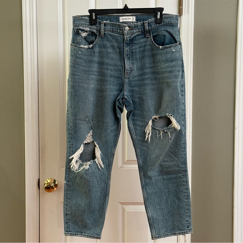 Abercrombie and Fitch The High Rise Mom Jean, Size 31/12 Short, EUC